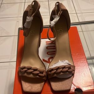 Blush woman 8.5 heels